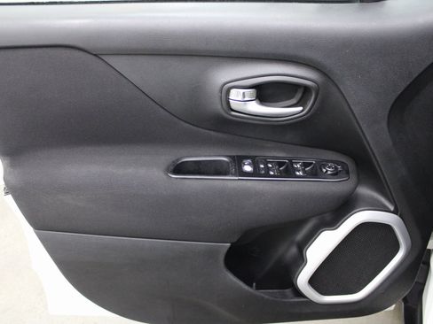 Used 2020 Jeep Renegade Latitude image 12