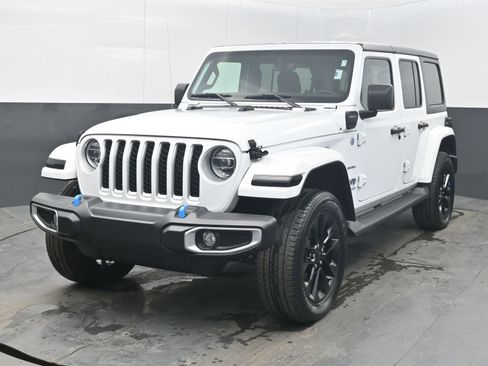 Used 2022 Jeep Wrangler Unlimited Sahara w/ Cold Weather Group image 4