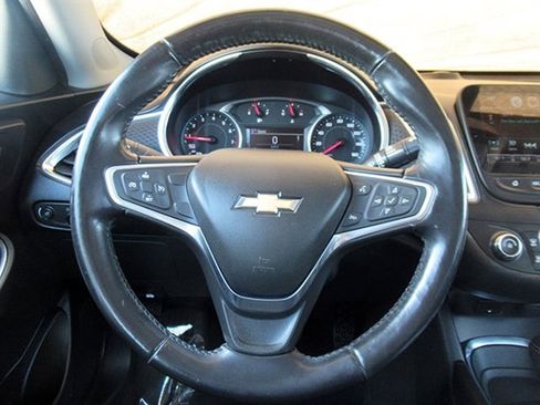Used 2018 Chevrolet Malibu LT image 18