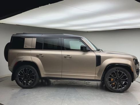 New 2026 Land Rover Defender 110 OCTA image 9