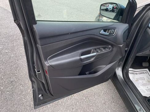 Used 2018 Ford Escape SE w/ SE Sport Appearance Package image 14