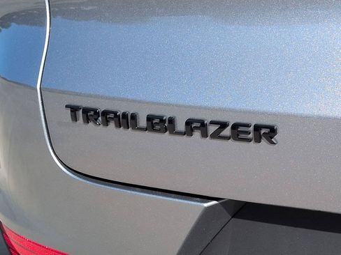 New 2026 Chevrolet TrailBlazer LT w/ Midnight Edition FWD image 6