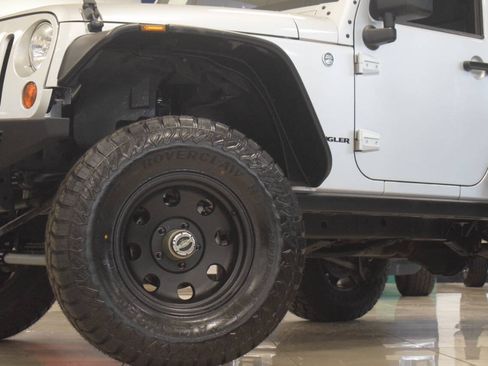 Used 2011 Jeep Wrangler Rubicon w/ Trailer Tow Group AWD/4WD image 18