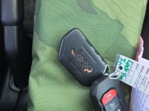 Used 2022 Jeep Wrangler Unlimited Sahara w/ Cold Weather Group image 27