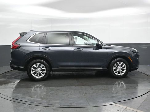 Used 2025 Honda CR-V LX image 3