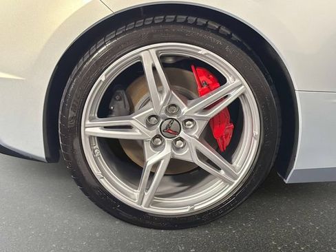 Used 2021 Chevrolet Corvette Stingray Premium Cpe w/ Z51 Performance Package RWD image 18