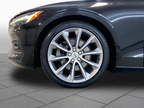 Used 2019 Volvo S60 T5 Momentum w/ Multimedia Package FWD image 10