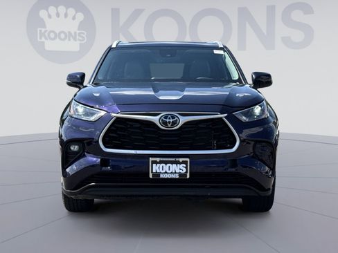 Used 2023 Toyota Highlander XLE AWD/4WD image 11