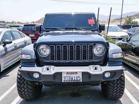 Used 2025 Jeep Wrangler Unlimited Sport AWD/4WD image 5