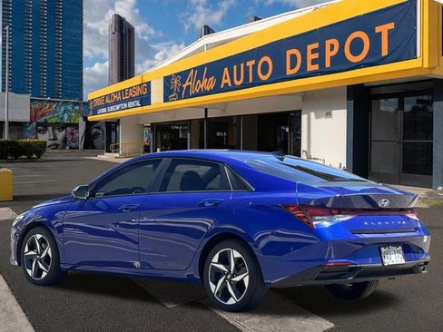 Used 2023 Hyundai Elantra SEL w/ Convenience Package FWD image 3
