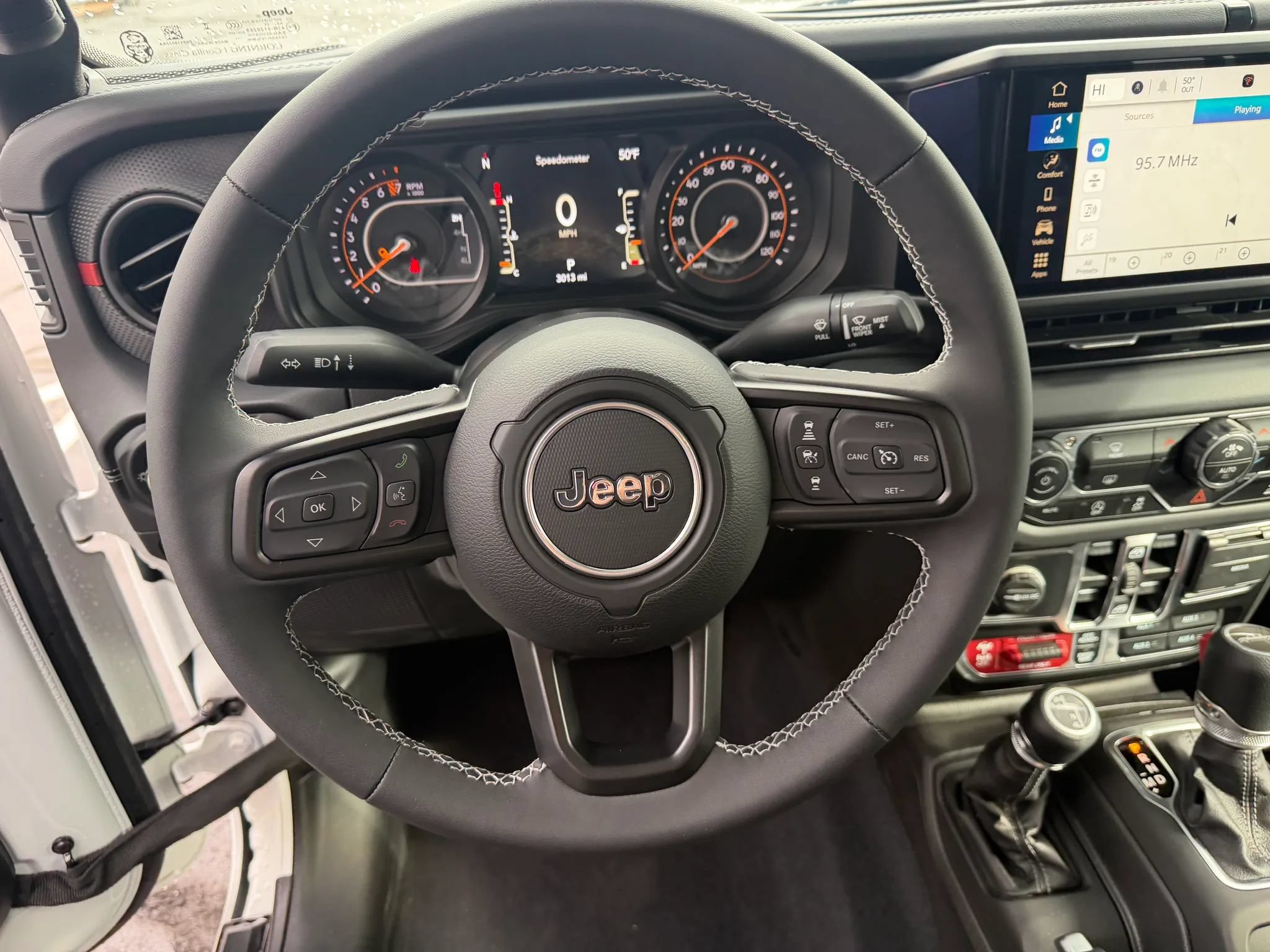 Used 2025 Jeep Gladiator Rubicon AWD/4WD image 23