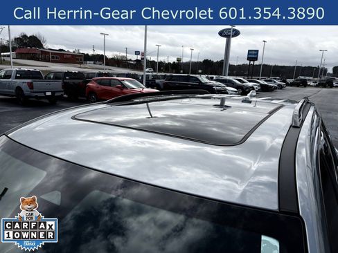 Used 2024 Chevrolet Traverse RS image 4