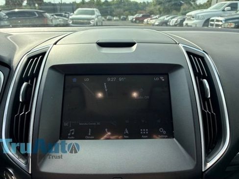 Used 2017 Ford Edge Titanium w/ Technology Package AWD/4WD image 32
