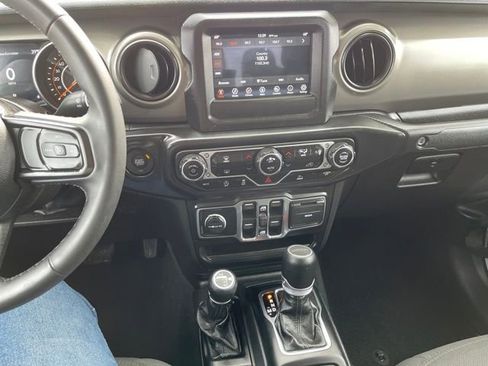 Used 2023 Jeep Gladiator Willys image 17