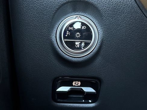 New 2025 Mercedes-Benz C 300 4MATIC Sedan image 31