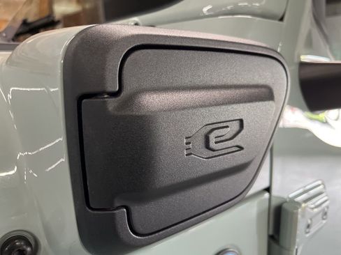Used 2024 Jeep Wrangler Unlimited Rubicon 4xe AWD/4WD image 12