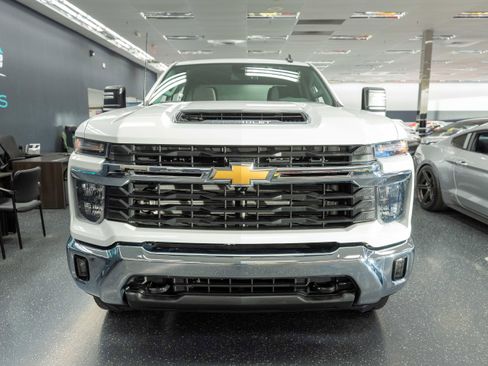 Used 2024 Chevrolet Silverado 3500 LT w/ All Star Edition AWD/4WD image 2