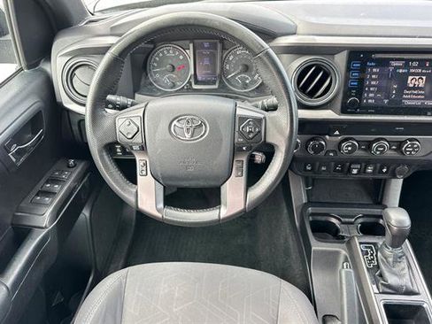 Used 2019 Toyota Tacoma TRD Sport image 14