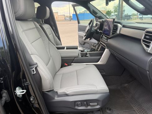 Used 2025 Toyota Tundra Limited AWD/4WD image 19