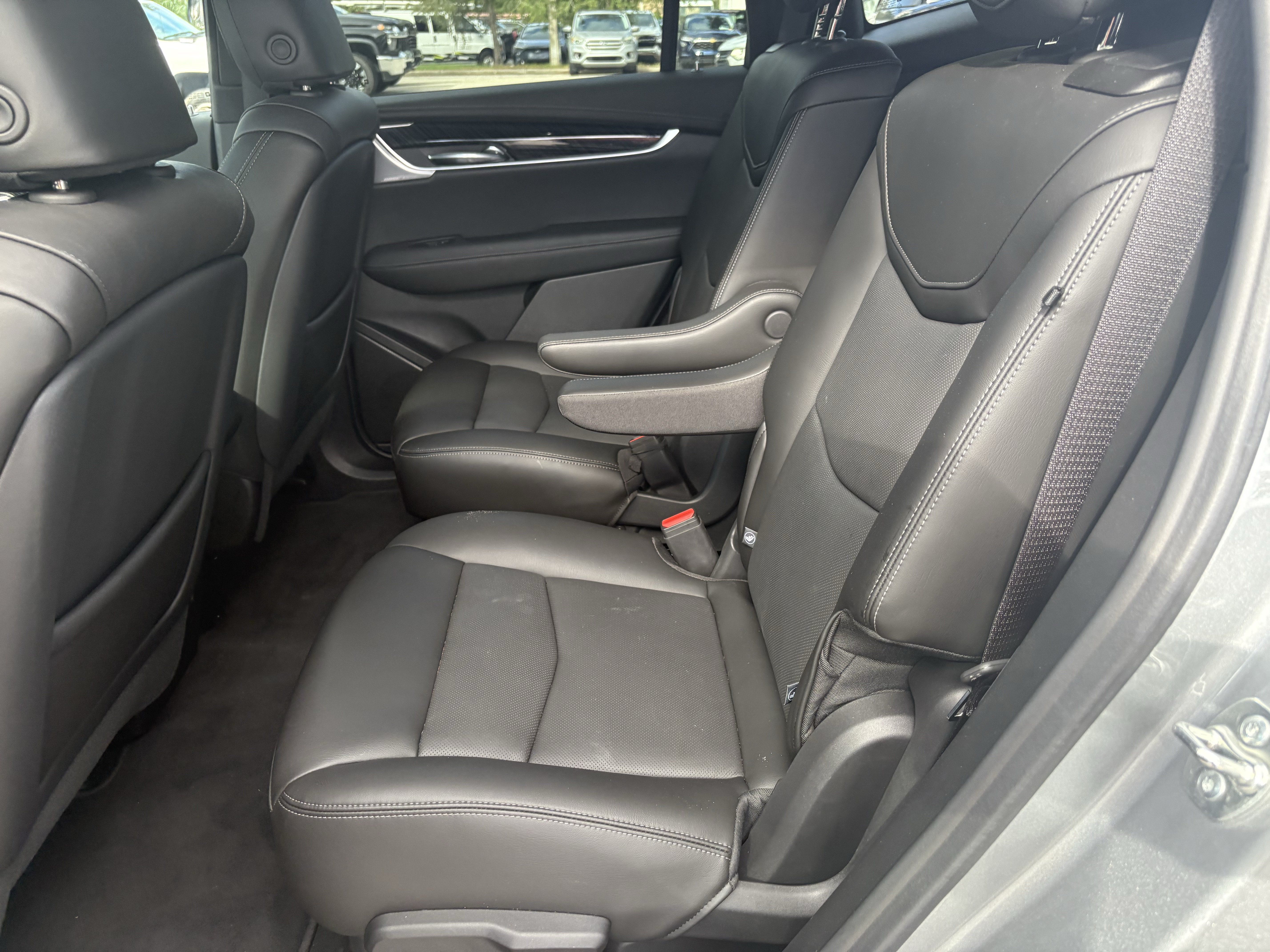 Used 2025 Cadillac XT6 Premium Luxury FWD image 9