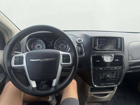 Used 2016 Chrysler Town & Country Touring w/ Driver Convenience Group FWD image 20