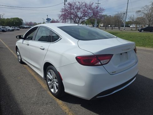 Used 2015 Chrysler 200 Limited w/ Convenience Group image 5