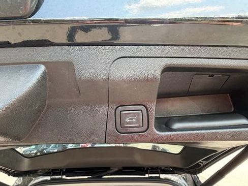 Certified 2023 GMC Acadia SLT w/ Elevation Edition AWD/4WD image 11
