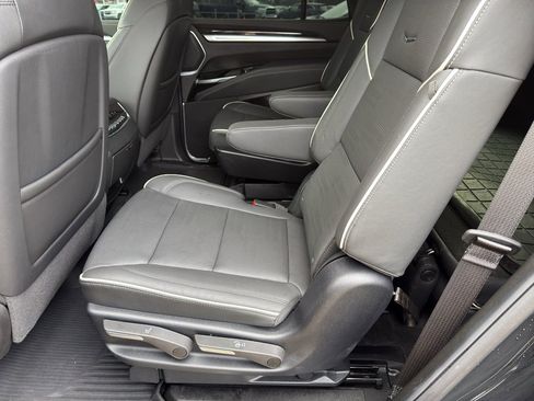 Used 2025 Cadillac Escalade Premium Luxury image 24