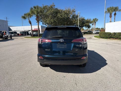 Used 2018 Toyota RAV4 LE image 4