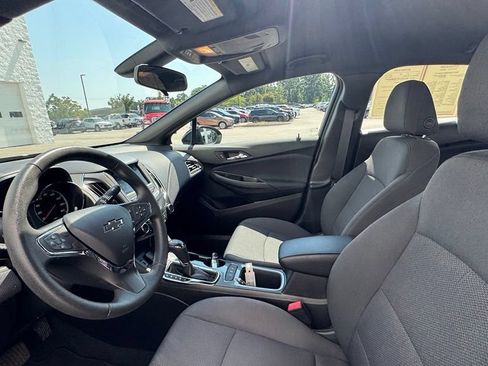 Used 2019 Chevrolet Cruze LT w/ Convenience Package FWD image 18