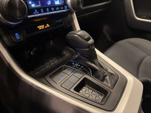 Used 2019 Toyota RAV4 LE image 21
