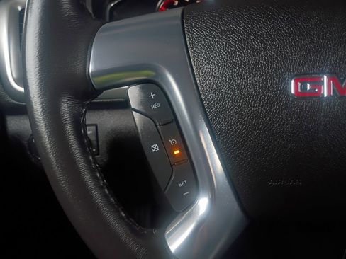 Used 2015 GMC Acadia SLE image 11