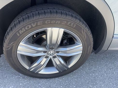 Used 2020 Volkswagen Tiguan SEL FWD image 11