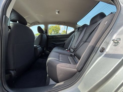 Used 2025 Nissan Altima 2.5 SV FWD image 18