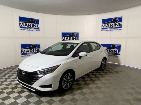 Used 2025 Nissan Versa SV FWD image 6
