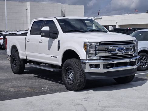 Used 2019 Ford F250 Lariat w/ Lariat Ultimate Package image 3