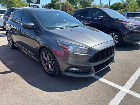 Used 2018 Ford Focus ST FWD image 3