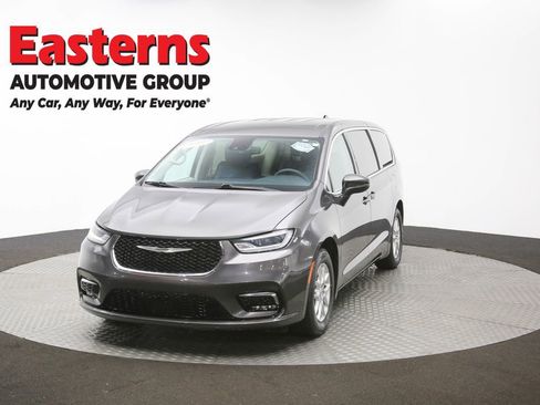 Used 2023 Chrysler Pacifica Touring-L FWD image 53