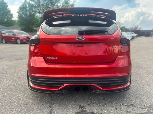 Used 2018 Ford Focus ST FWD image 6
