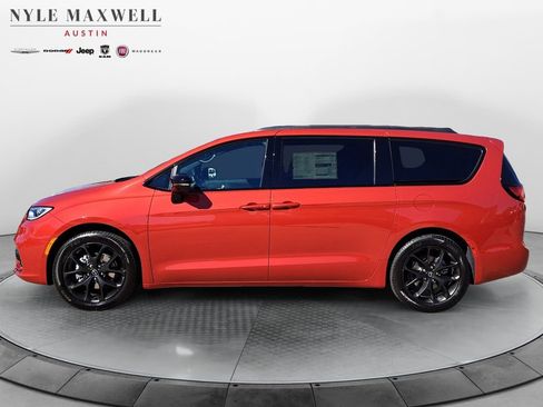 New 2026 Chrysler Pacifica Select w/ S Appearance Package image 12
