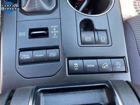 Used 2020 Toyota Highlander LE image 38