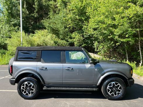 Used 2022 Ford Bronco Outer Banks AWD/4WD image 6