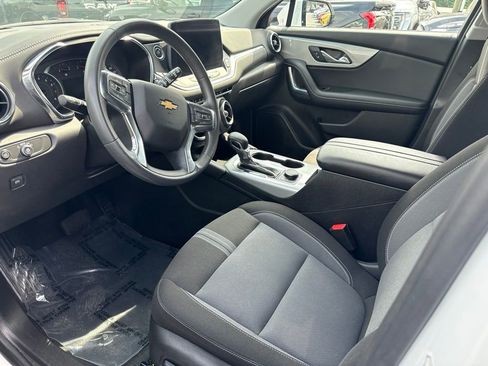 Used 2025 Chevrolet Blazer LT FWD image 3