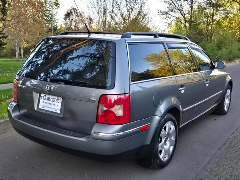 Used 2004 Volkswagen Passat GLS FWD image 2