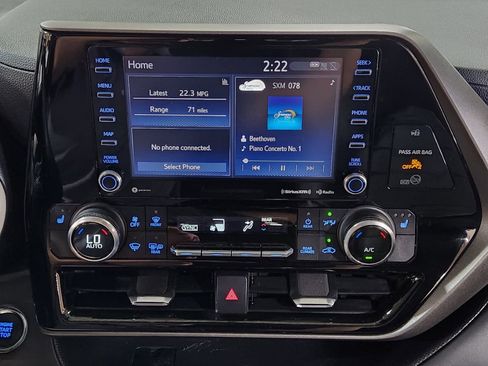 Used 2022 Toyota Highlander XLE image 38