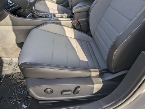 Used 2025 Volkswagen Jetta SE w/ Sunroof Package FWD image 18