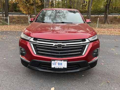 Used 2023 Chevrolet Traverse LT w/ Rear Camera Mirror Package image 8