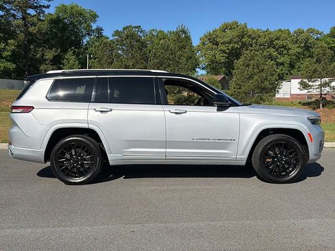 Used 2021 Jeep Grand Cherokee L Summit w/ Advanced Protech Group IV AWD/4WD image 2