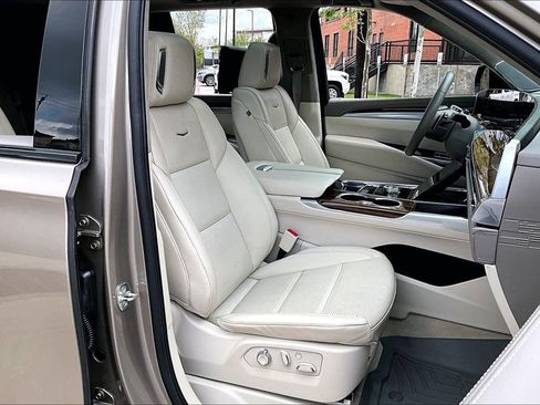 Used 2025 Cadillac Escalade Sport Platinum AWD/4WD image 10