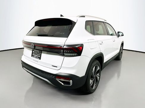 New 2026 Volkswagen Taos SE image 20